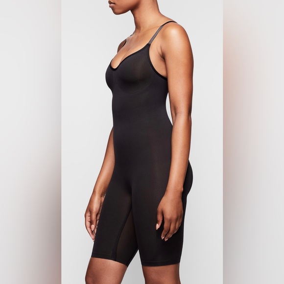 SKIMS Seamless Sculpt Mid Thigh Bodysuit Size S/M - Picture 2 of 5